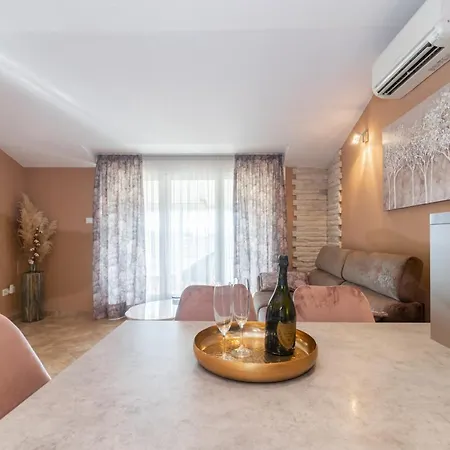 Апартаменти Deluxe Bambi With Panoramic View *